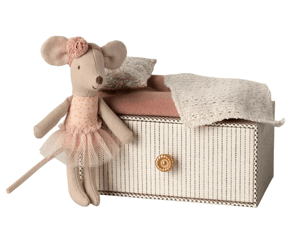 Dancing Mouse in Daybed, Little Sister