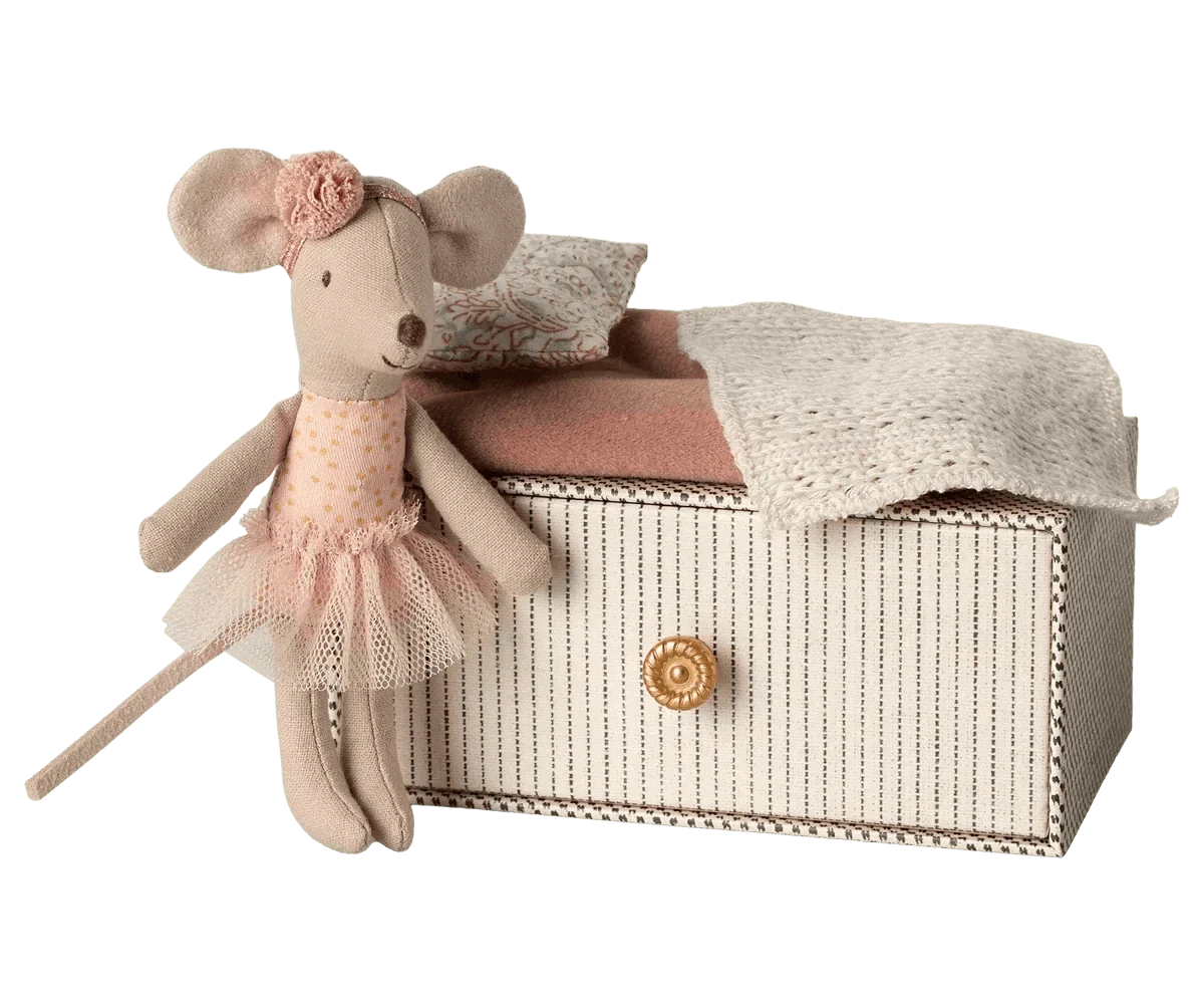 Dancing Mouse in Daybed, Little Sister